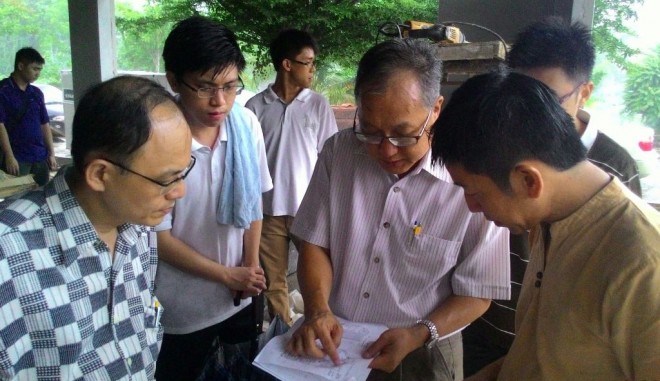 Project Co-ordinator Bro. Fong briefing Nalandians on the building details.