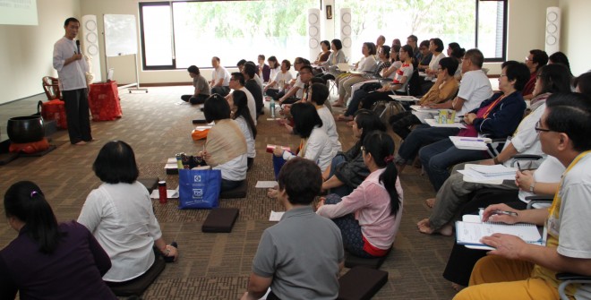 Bro. Aggaphala giving Lecture 6 of BPS 101 - Buddhist Studies in Mandarin.