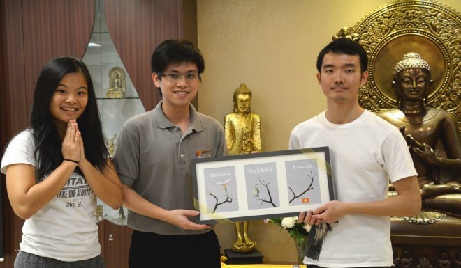 Bro. Disheng presents gift to Buddhist Fellowship Youth Singapore.