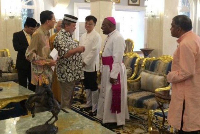 Sultan of Johor hosting religious leaders of various faiths.