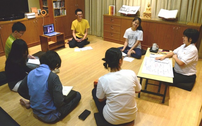 Sis. Sunanda leading a discussion with Nalanda youths on Paṭicca Samuppāda (Dependent Origination). 