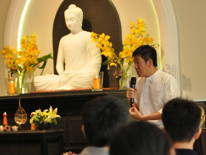Nalanda founder Bro. H.S. Tan giving an insightful and profound Dhamma talk. 