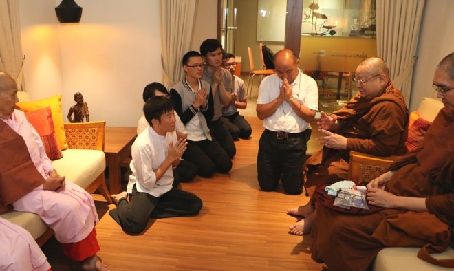 Sayadaw Nyanapurnik sharing his thoughts with Nalandians.