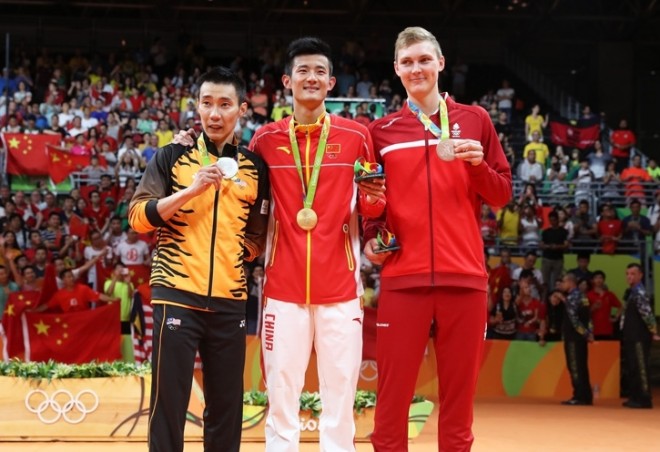 Silver medalist in Men’s singles badminton – Datuk Lee Chong Wei (left) with other winners.