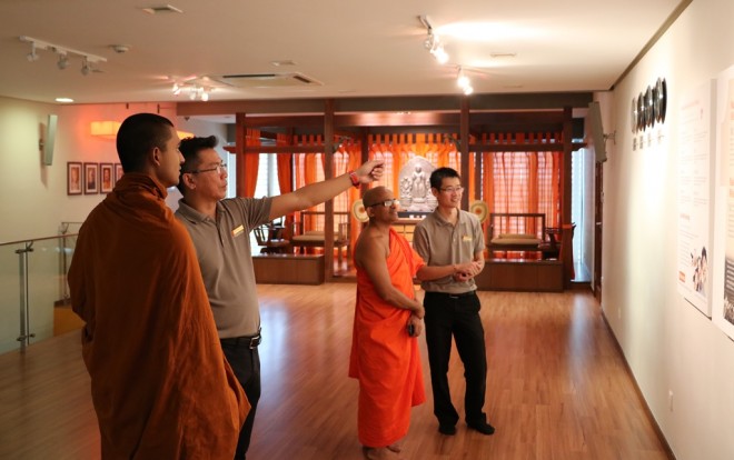 The venerables visited Nalanda Centre in Sri Serdang. 