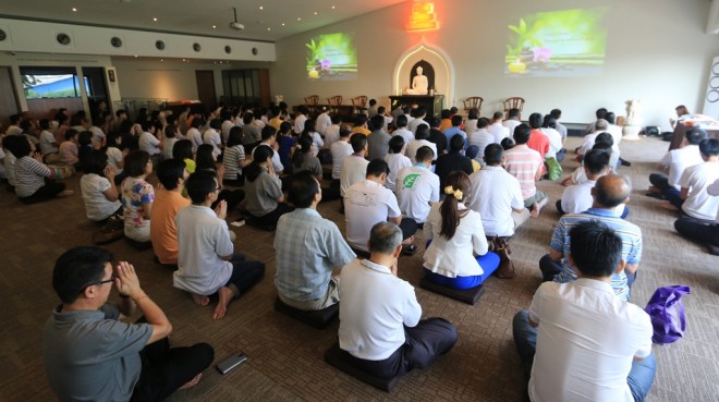 The congregation engaged in chanting and meritorious deeds on 'Sangha Day'.