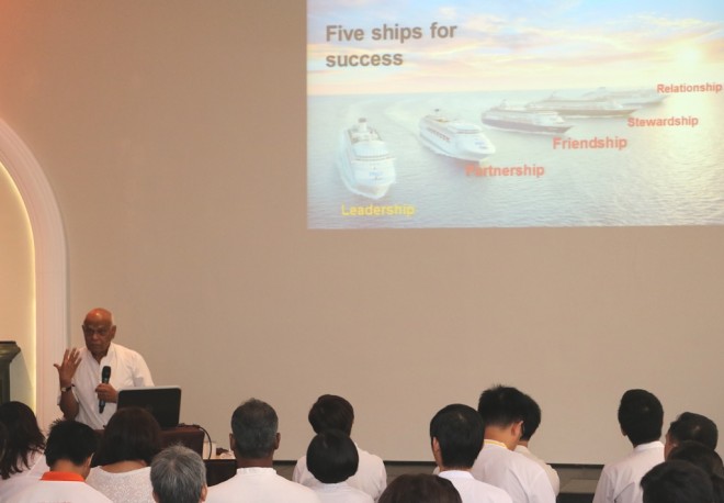 Achariya Vijaya elaborating on the five important "ships" for success.