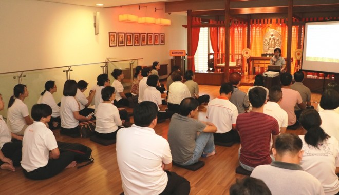 Sis. Tan Yee Yong recollecting the Buddha's meditative experience.