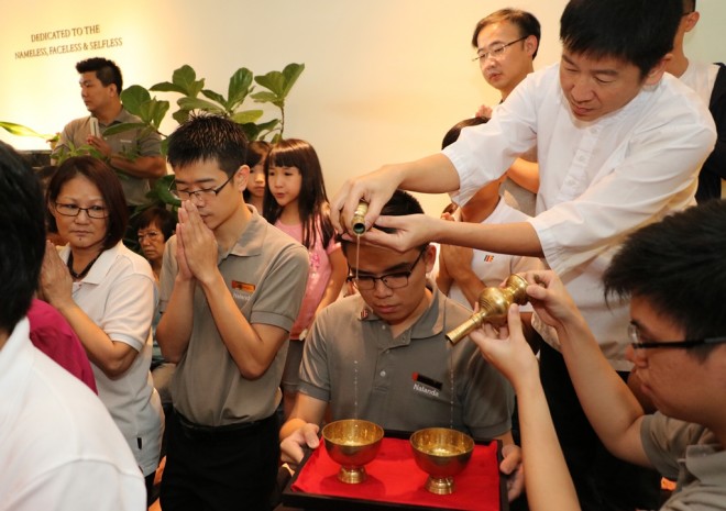 Bro. Tan representing the congregation in dedicating merits to the world.