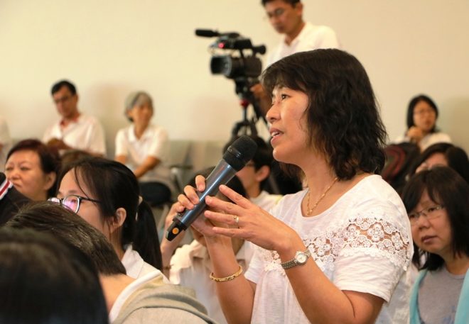 Devotees took the opportunity to ask questions and clarify doubts.